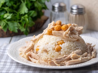Usta İşi Tereyağlı Tavuklu Nohutlu Pirinç Pilavı görseli