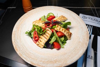 Izgara Peynirli Akdeniz Salata görseli