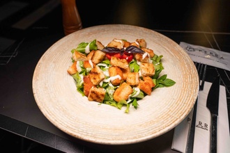 Çıtır Tavuklu Sezar Salata görseli