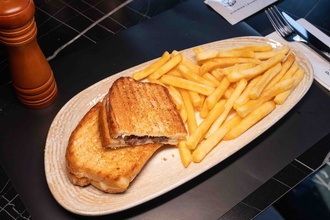 Kavurmalı Tost görseli