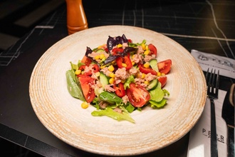 Ton Balıklı Akdeniz Salatası görseli