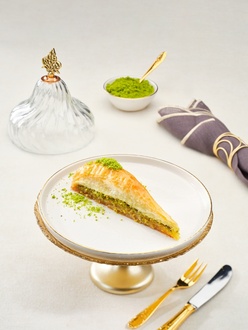 Fıstıklı Havuç Dilimi Baklava (1 Kg) görseli