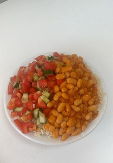 Sade Pilav Üstüne Kuru Ve Salata(1,5 Porsiyon) görseli