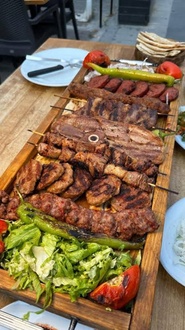 1 Kg Karışık Izgara ( 5 Şiş Ciğer , 5 Şiş Adana , 5 Adet Köfte ) görseli