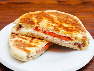 Beyaz Peynirli Bazlama Tost görseli