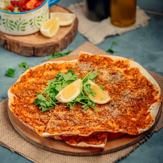 Lahmacun görseli