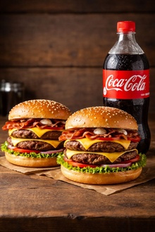 İki Burger + 1 Litre İçecek görseli