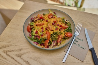 Sezar Soslu Kale Salata görseli