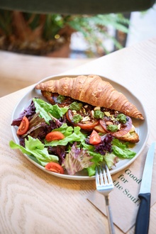 Caprese Kruvasan Sandviç görseli