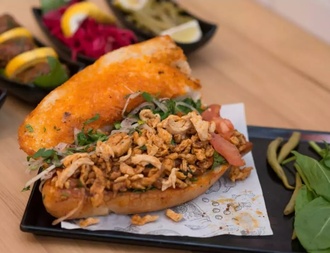 Yarım Ekmek Arası Tavuk Tantuni görseli