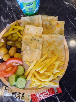 Sosisli Sucuklu Kaşarlı Gözleme görseli