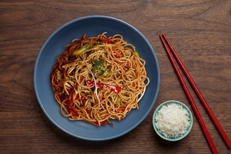 Sebzeli Noodle görseli