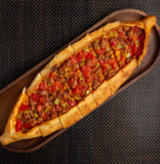 Odun Ateşinde Kuşbaşılı Pide görseli