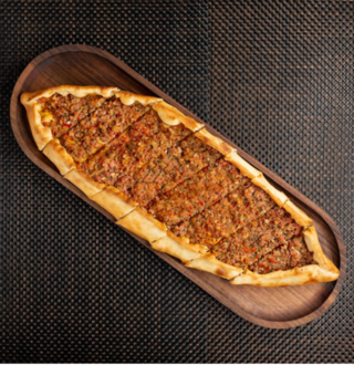 Odun Ateşinde Kıymalı Pide görseli