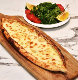 Odun Ateşinde Kaşarlı Pide görseli