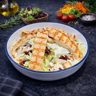 Tavuklu Sezar Salatası görseli