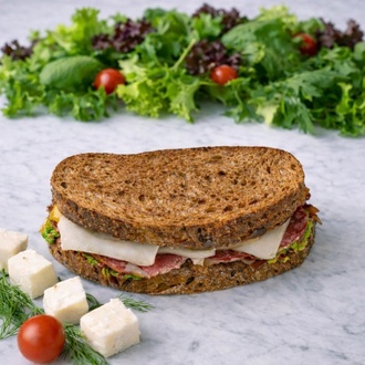 Ekşi Mayalı Avokadolu Füme Etli Tost görseli