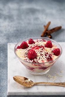 Frambuazlı Profiterol görseli