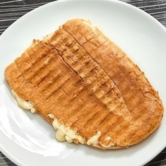 Yarım Ekmek Sucuk Kaşar Tost görseli