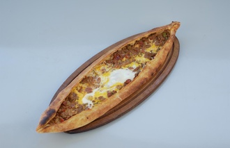 Kuşbaşılı Yumurtalı Pide görseli