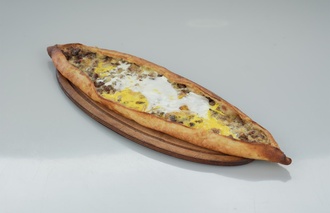 Kavurmalı Kaşarlı Yumurtalı Pide görseli