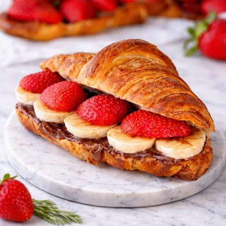 Nutella Çilek Muz Kruvasan görseli