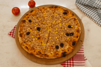 Ton Balıklı Pizza görseli