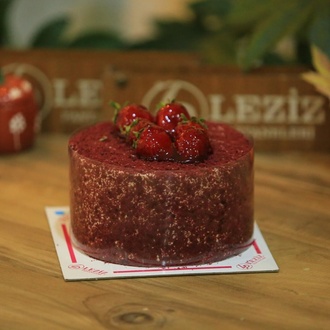 Çilek & Çikolatalı Pasta (4 Kişilik) görseli