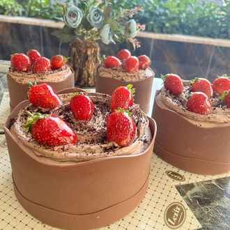 Çilek & Çikolatalı Pasta (10 Kişilik) görseli