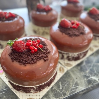 Orman Meyve & Çikolatalı Pasta (10 Kişilik) görseli