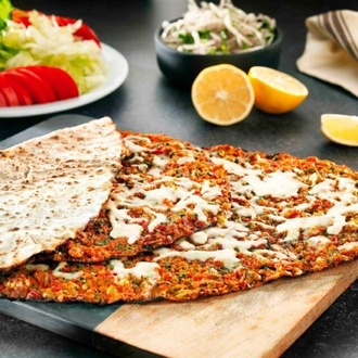 Kıyma & Kaşarlı Lahmacun görseli
