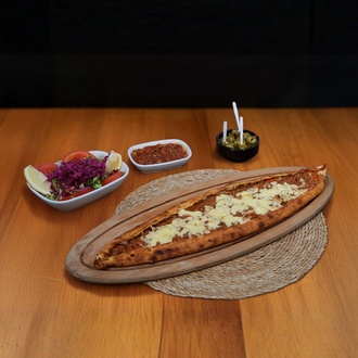 Kuşbaşı Kaşarlı Pide görseli