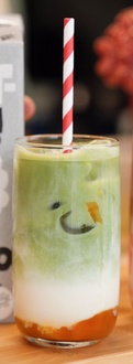 Iced Mango Matcha Latte görseli