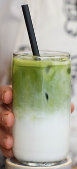 Iced Vanilla Matcha Latte görseli