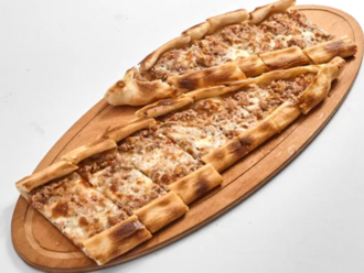 Kıymalı Peynirli Pide görseli