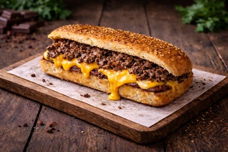 Cheddar Peynirli Kavurmalı Yarım Ekmek Tost görseli