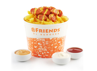 Kova Kızarmış Sosisli Patates Kızartması görseli