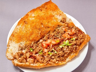 Üç Çeyrek Ekmek Kokoreç görseli