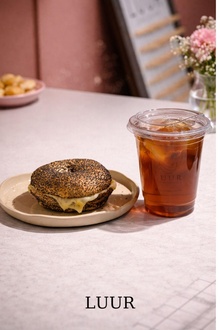 Filtre Kahve + Üç Peynirli Bagel görseli