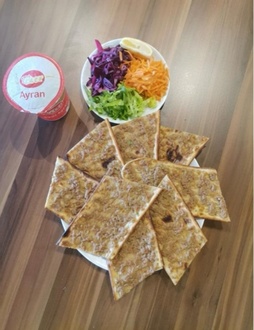 Özel Etli Ekmek + Coca Cola Doyuran Menü görseli