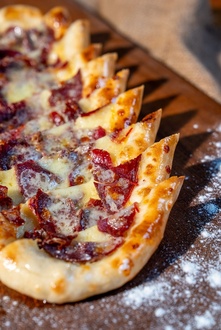 Pastırmalı Kaşarlı Pide (Açık ) görseli