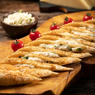 Köy Peynirli Pide (Kapalı) görseli