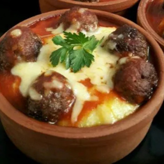 Güveçte Kaşarlı görseli