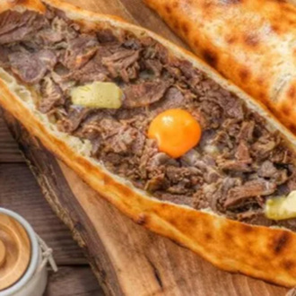 Kavurmalı Yumurtalı Pide görseli