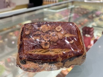 Pastiç Fındık Çikolatalı Kek görseli