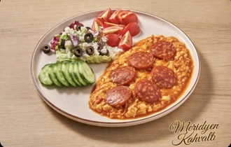 Sucuklu Menemen Kahvaltı Tabağı görseli