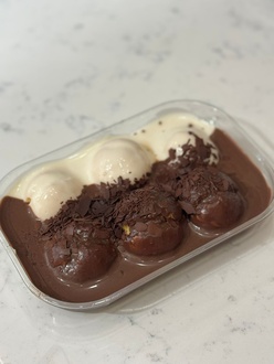 Beyaz Çikolatalı Orman Meyveli Profiterol görseli