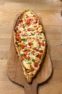 Tavuklu & Kaşarlı & Domatesli & Biberli Pide görseli