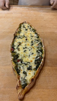 Ispanaklı & Kaşarlı Pide görseli