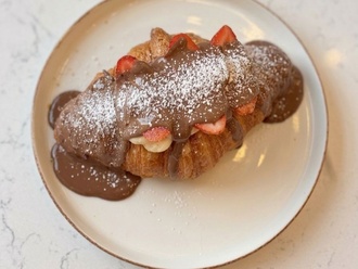 Meyveli Çikolatalı Kruvasan görseli